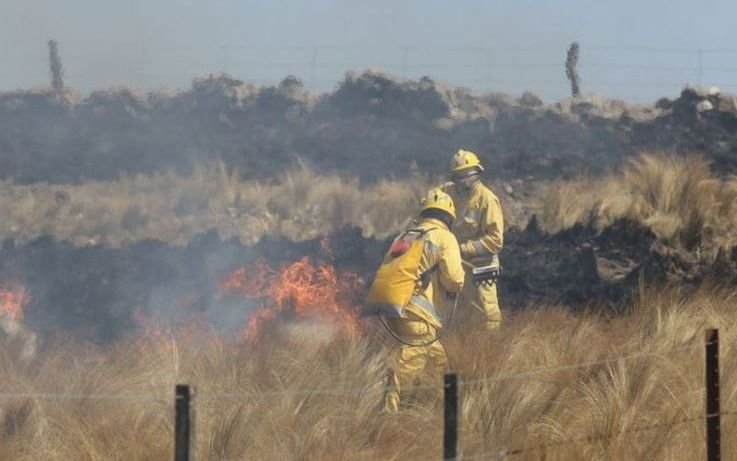 Incendio forestal en Córdoba: las llamas ceden en La Cumbre y avanzan hacia Villa Giardino