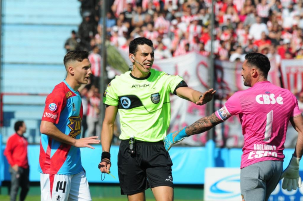 Una mano en el área de Arsenal fue la polémica de la tarde