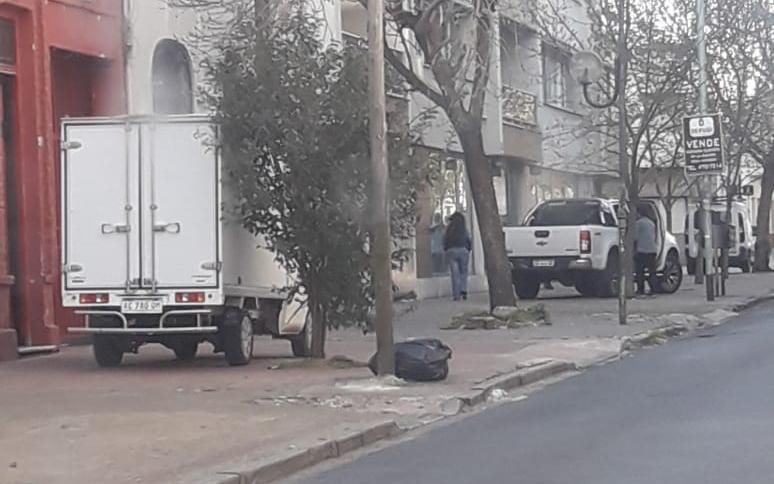 Otra más del “vale todo” al estacionar: ahora en 42, 6 y 7