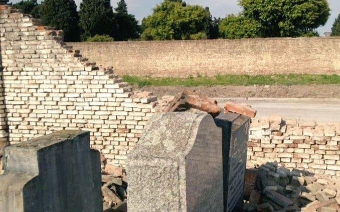 Repudio de la AMIA por el ataque al cementerio