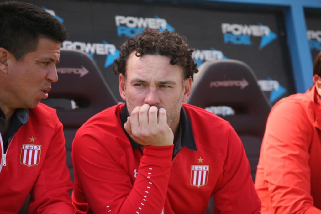 Milito inicia su semana más complicada al mando del León