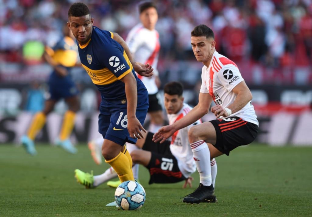 Ya se juega el River-Boca que paraliza a todo el continente