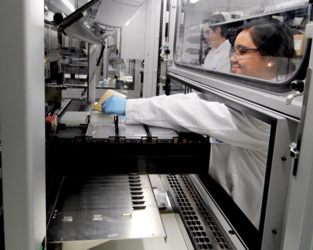 Estados Unidos no descarta adelantar la aprobación de una vacuna experimental