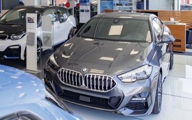 Sacerdote usó la limosna para comprarse 19 autos: será juzgado el 15 de septiembre