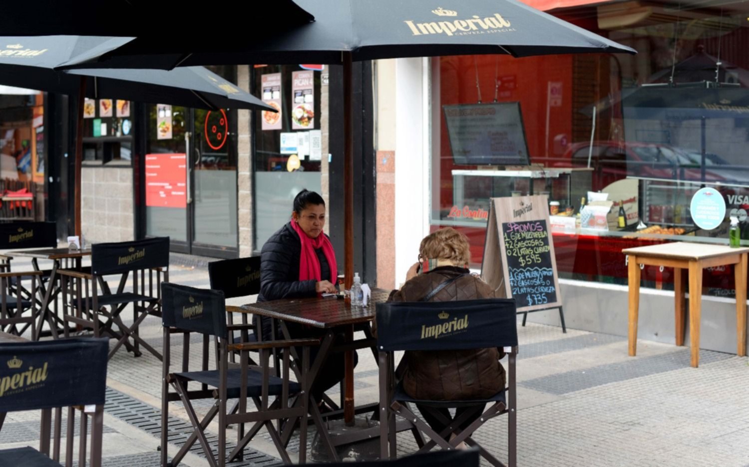 Así es la modalidad "Take Away Plus" que buscan implementar restaurantes y bares en La Plata