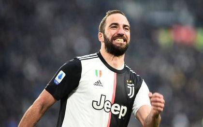 El Pipita Higuaín seguirá jugando en el equipo de David Beckham
