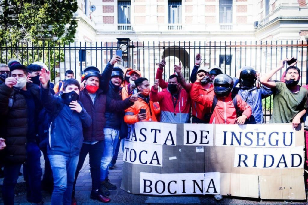 Otro asalto violento terminó con un repartidor baleado