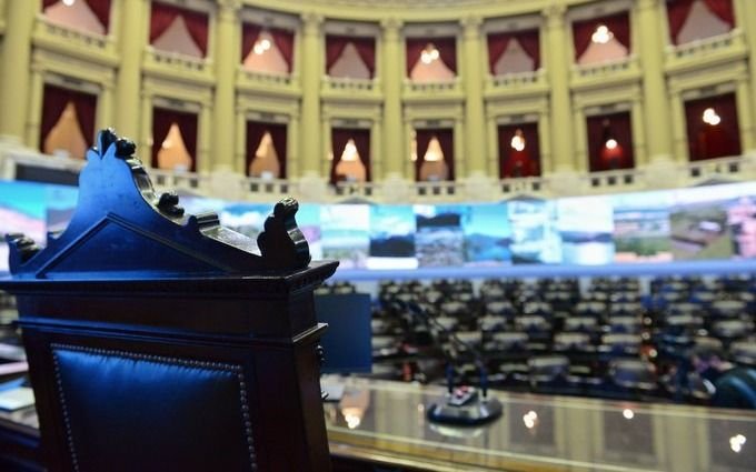 La oposición busca reanudar el diálogo en Diputados, pero no descarta la vía judicial