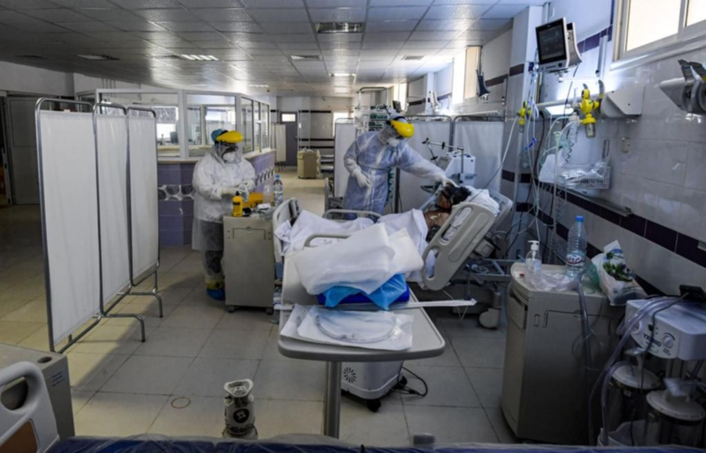 El número de trabajadores de la salud con coronavirus es récord en América