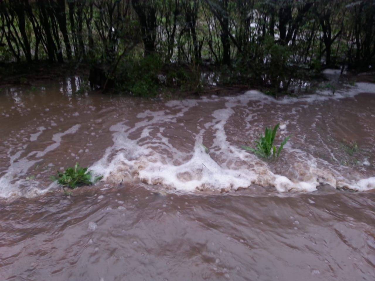 En un sector de Arana es imposible transitar después de cada lluvia