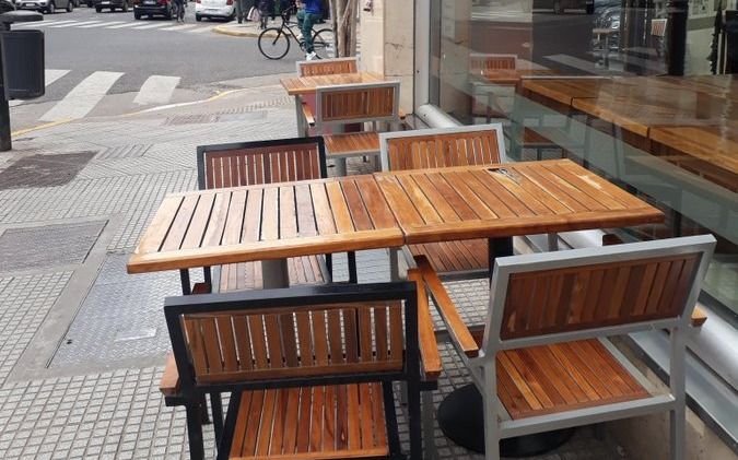En CABA autorizan a bares y restaurantes abrir en la calle, pero no en espacios internos