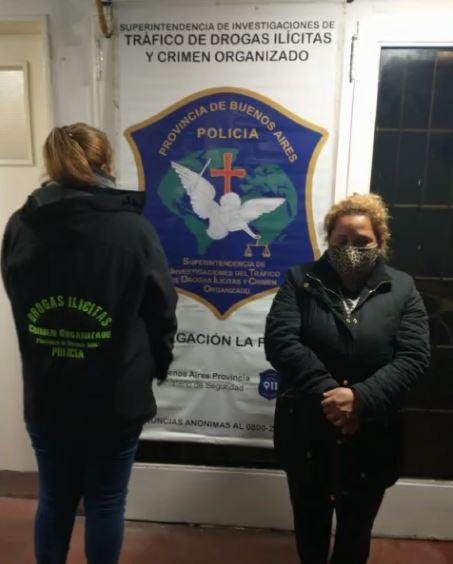 En bicicleta, hacía delivery de cocaína por Los Hornos: cayó con casi 400 gramos en 162 y 58