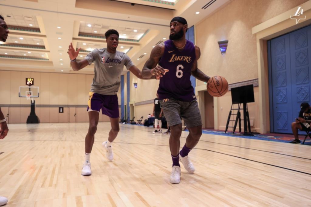 L.A. Lakers abre su semifinal en el Oeste frente a Houston