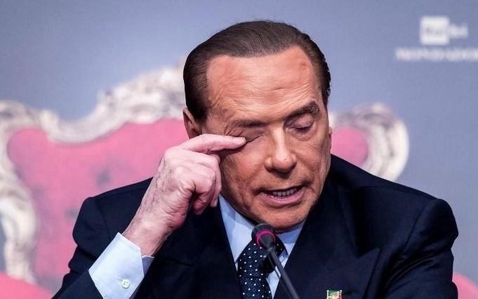 Tras dar positivo de coronavirus, Berlusconi está internado con una infección pulmonar
