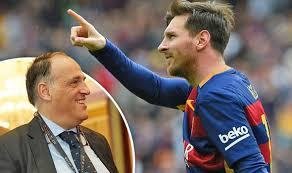 El 10 salió con los tapones de punta contra La Liga