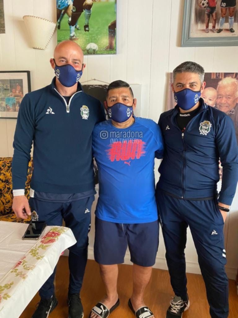 Diego recibió a su cuerpo técnico en su casa