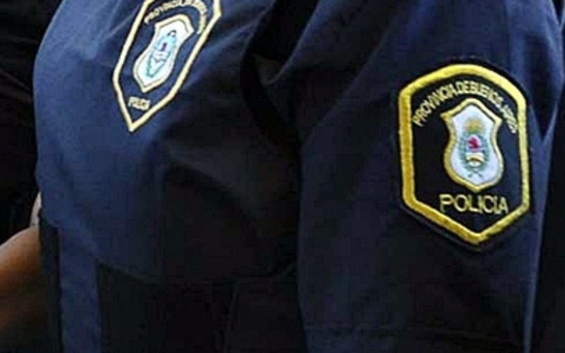Convocan por las redes a policías bonaerenses a llevar a cabo mañana una retención de tareas en reclamo de un "ajuste salarial"