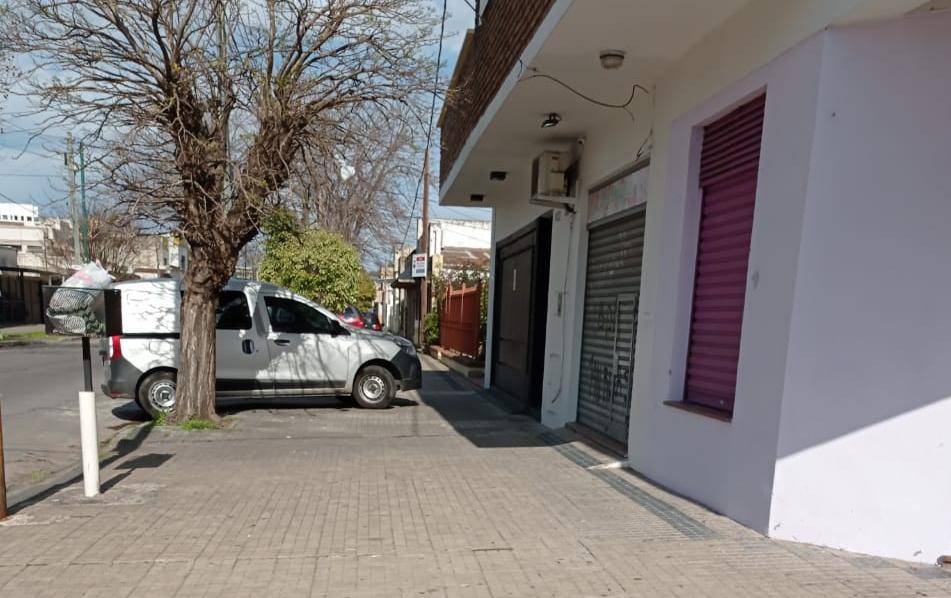 Queja por estacionamiento en la zona de 61 y 27