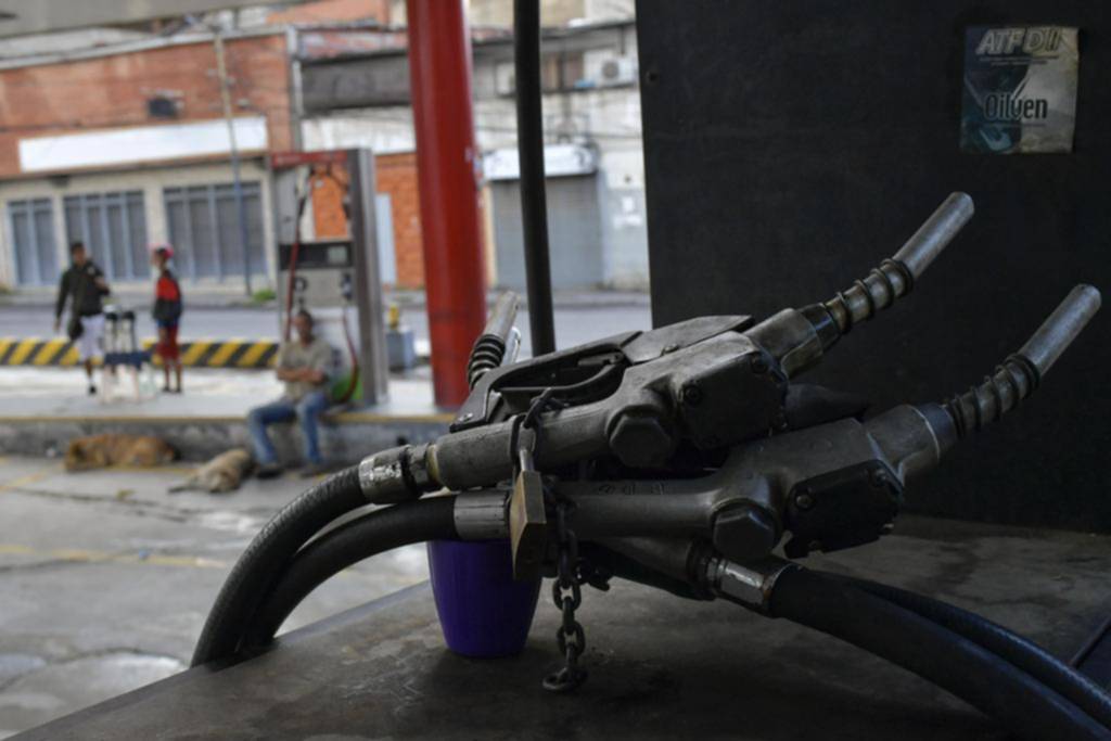Los venezolanos y sus malabares para surfear el desmadre de la hiperinflación