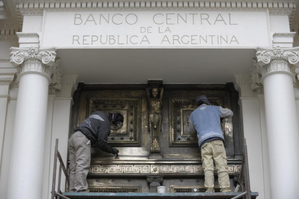 Buscarían un freno a la alta demanda del dólar “ahorro”