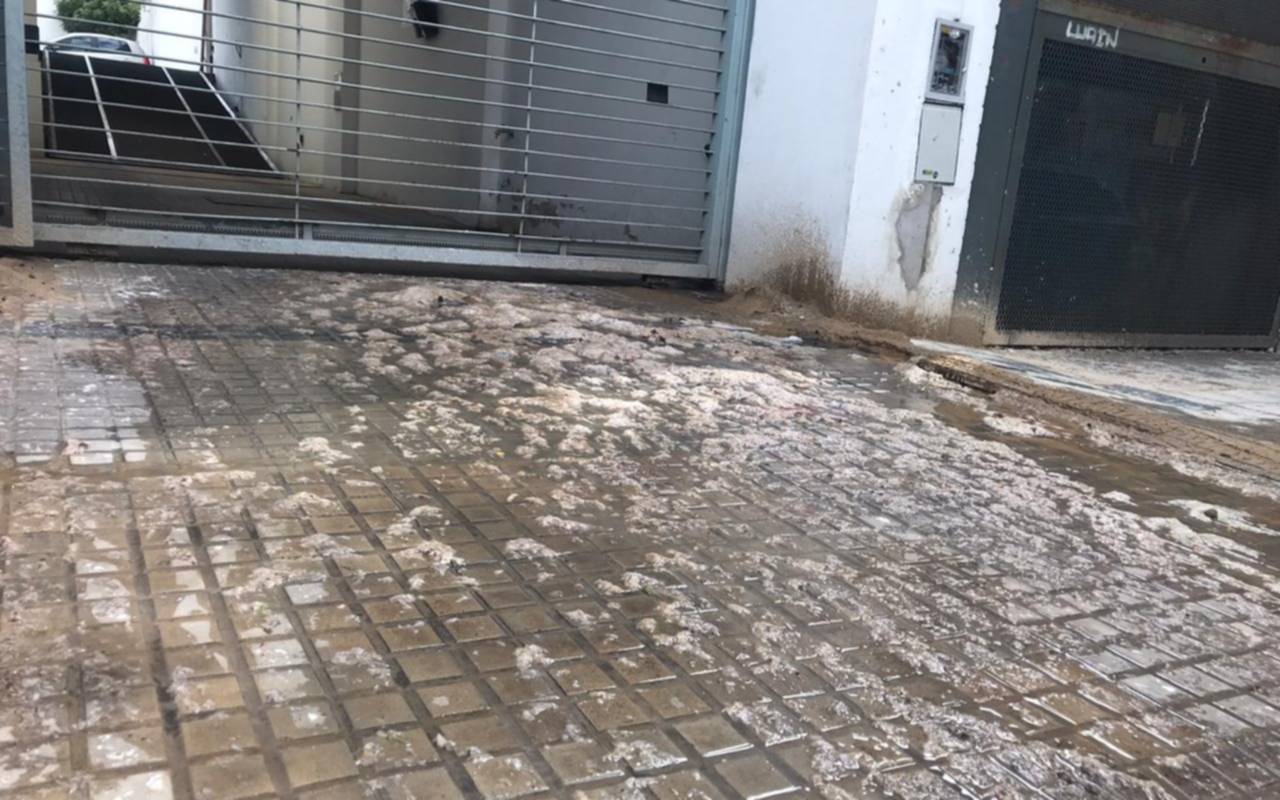 Desesperado reclamo por un desborde cloacal en 59 entre 9 y 10