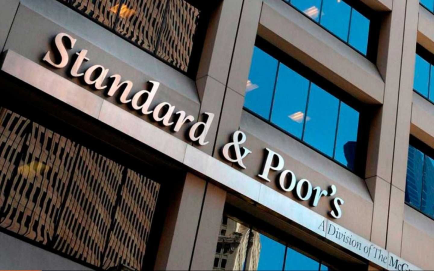 Standard & Poor's mejora la calificación de la deuda Argentina y la saca del default