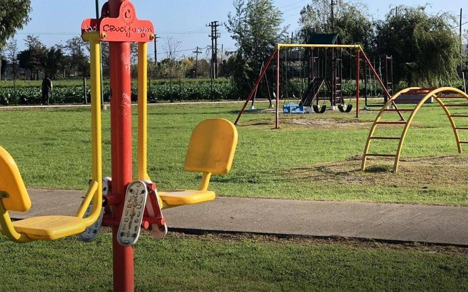 Murió un hombre mientras hacía actividad física en una plaza de Olmos