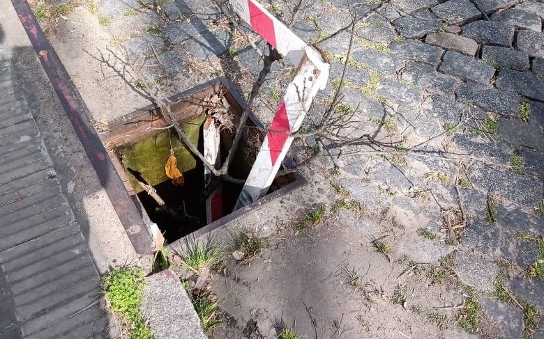 ¡Un peligro! Advierten por una boca de tormenta sin tapa en 11 y 63