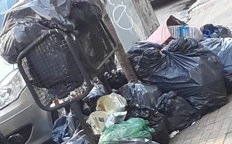Acumulación de basura en el barrio de Tribunales