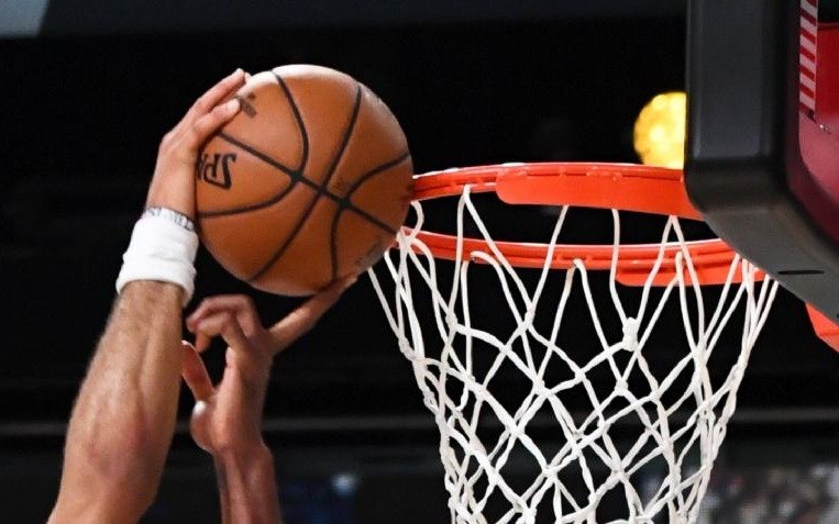 VIDEO .- ¡Increíble! El bloqueo imposible de Kawhi Leonard en el triunfo de Los Ángeles Clippers