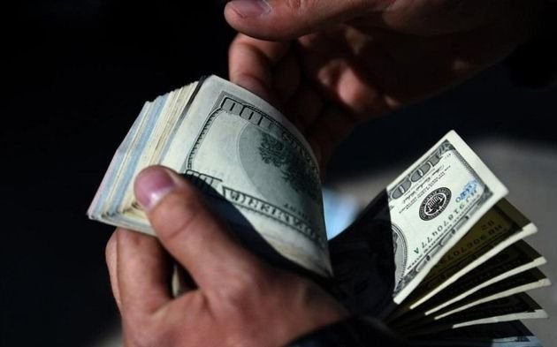 El dólar blue se mantuvo en $ 131 y el contado con liquidación cotiza a $ 127,04
