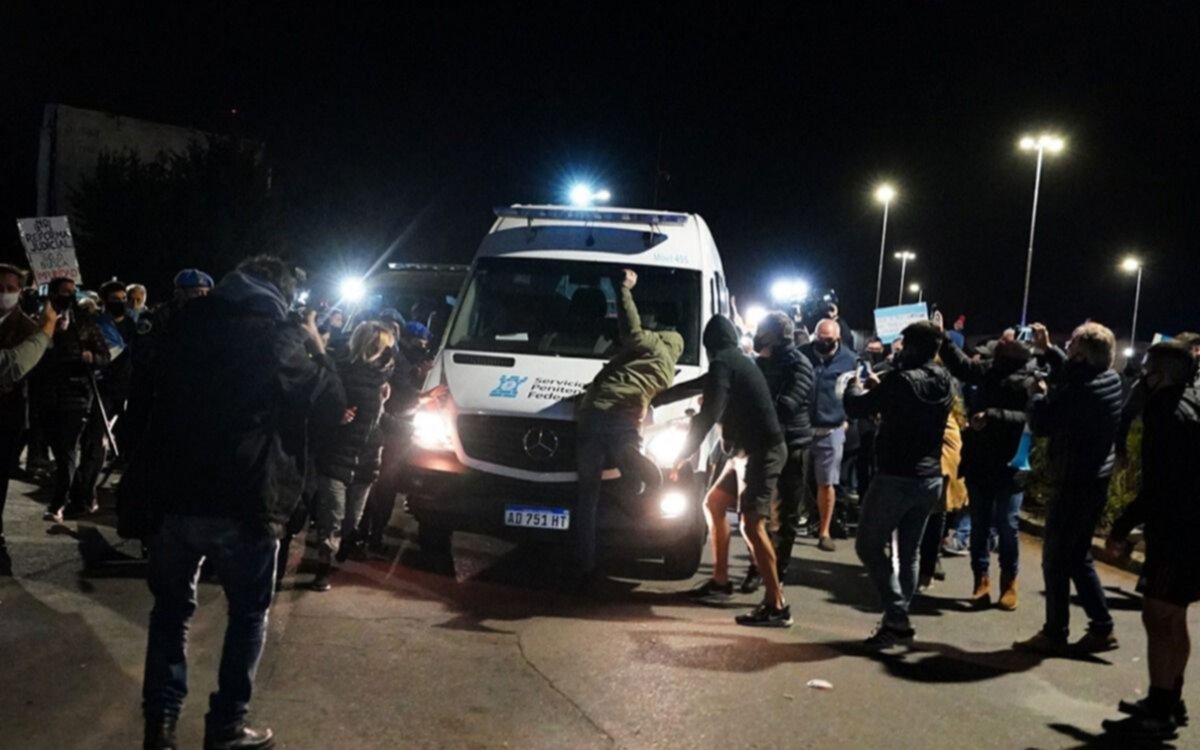 Detuvieron al vecino del country Ayres por dañar la camioneta que trasladaba a Lázaro Báez