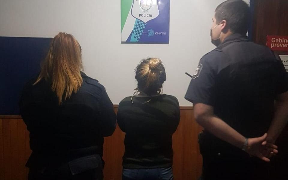 Rápida y furiosa: le pegó una piña a un policía tras escapar de un control