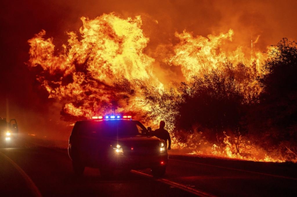Quince muertos y medio millón de evacuados por los incendios en EE UU