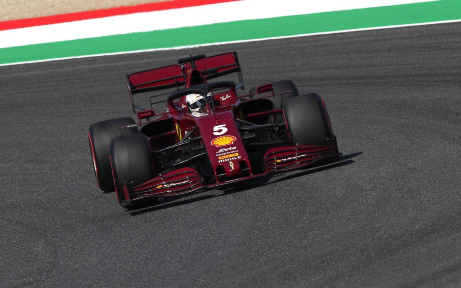 F1 en Toscana: otra pole de Hamilton y Leclerc salva el honor de Ferrari