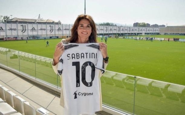 Goleó Juventus en su primer amistoso y homenajeó a Gaby Sabatini