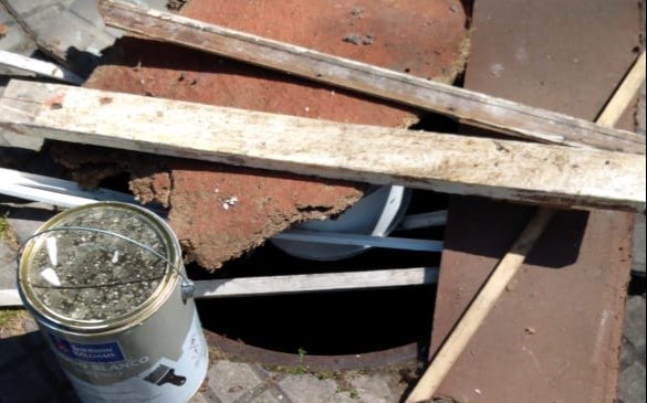 Peligro por el faltante de una tapa en un sumidero