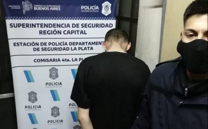 A la cárcel por 150 pesos: un detenido en La Loma por atacar a un joven con una baldosa y sacarle la billetera