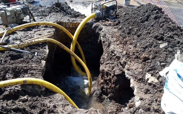 Anuncian cortes de agua en la zona de plaza Sarmiento, en 19 y 66