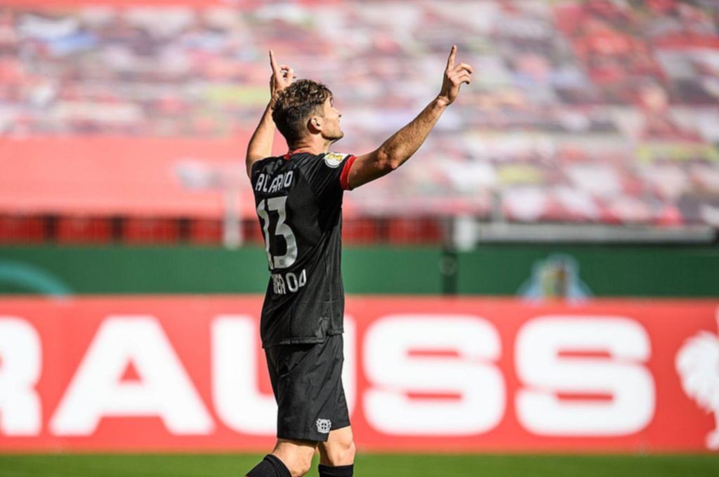 Alario marcó un gol en el triunfo del Leverkusen