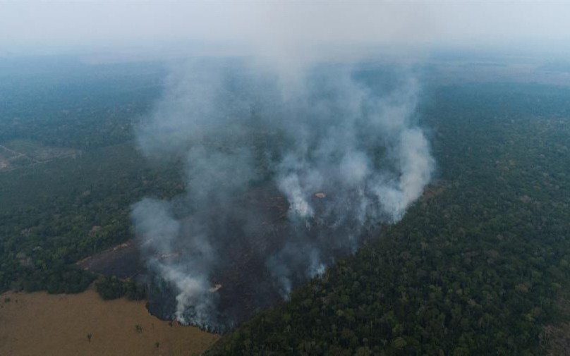 El mundo es un infierno: ahora se prende fuego el mayor humedal en Brasil