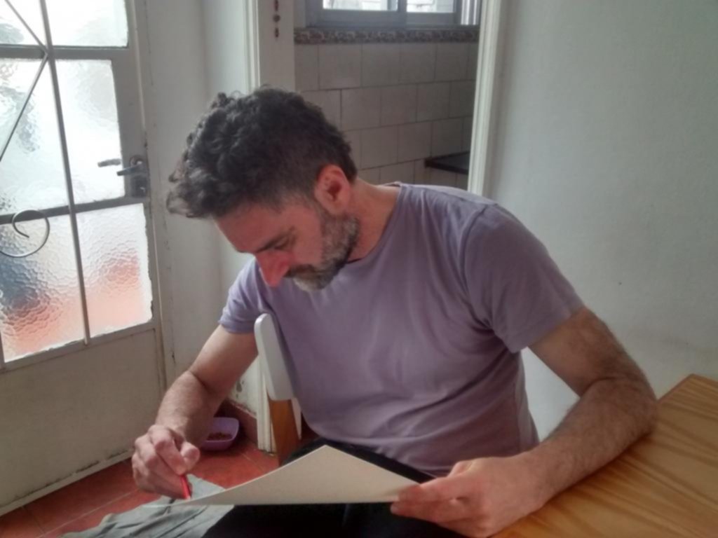 José Luis Gagliardi: el platense que pinta para escapar de su laberinto