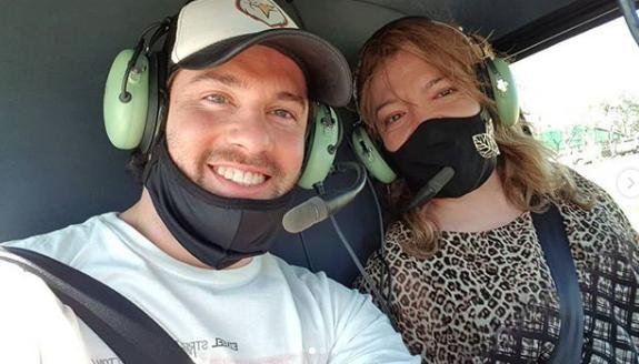 Festejó los 50 en helicóptero y la mataron en las redes