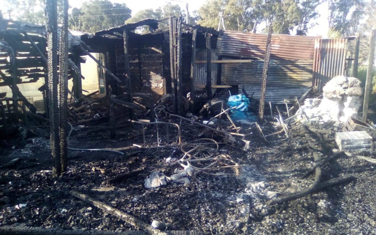 Voraz incendio en Abasto consumió tres casillas