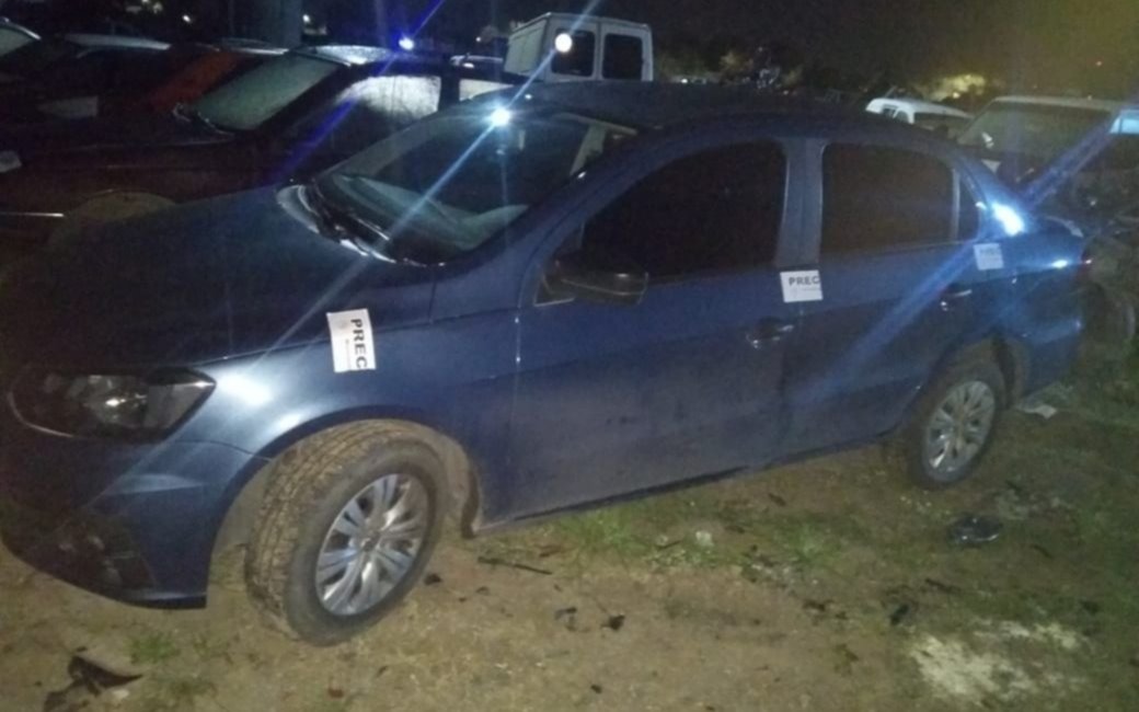 Estaban borrachos y chocaron varios autos estacionados: los detuvieron