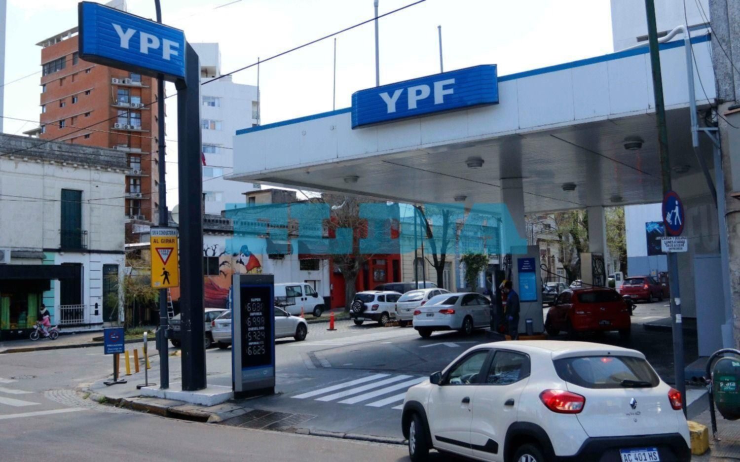 ¿Cuánto aumentó el combustible en La Plata este sábado?
