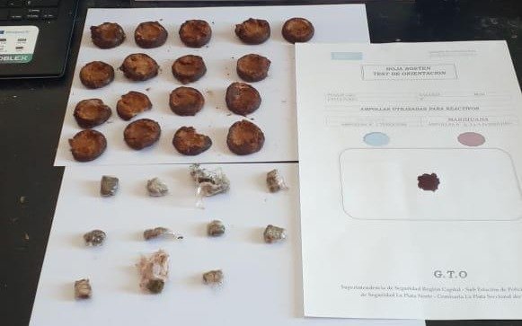 Intentó pasar marihuana a la cárcel de Melchor Romero escondiéndola en alfajores: lo detuvieron