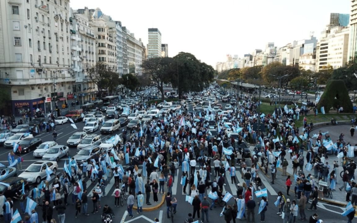 Protestas en el Obelisco y en el interior del país