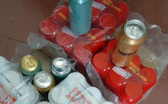 Menor intentó robar latas de cerveza en un súper de La Plata y terminó detenido