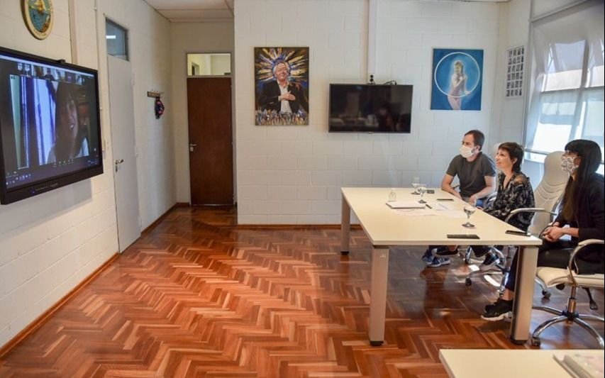 Actividades virtuales para adultos mayores en octubre